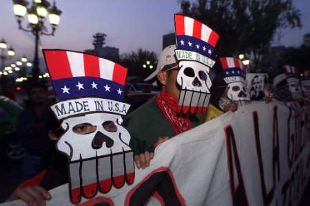 Maoistas mexicanos mascarados denunciam o terrorismo norte-americano