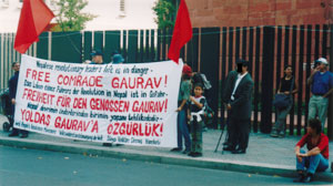 Manifestação frente ao consulado indiano