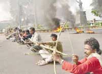 Populações tribais resistem à ofensiva