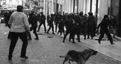 Repressão policial na Rua do Carmo