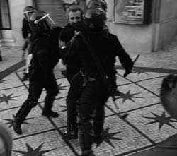 Repressão policial na Rua do Carmo