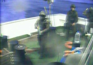 Tropas israelitas invadem o “Mavi Marmara”