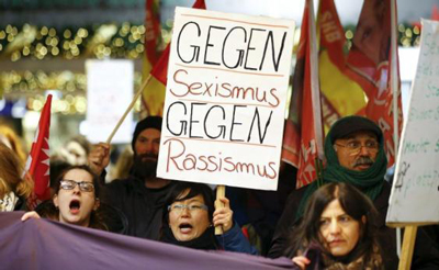 Manifestação de mulheres em Colónia contra o sexismo e o racismo na sequência dos ataques de Ano Novo