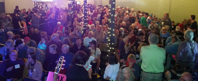 O Espetáculo de Estrada Resistência Earth2Trump em Tucson, 7 de janeiro