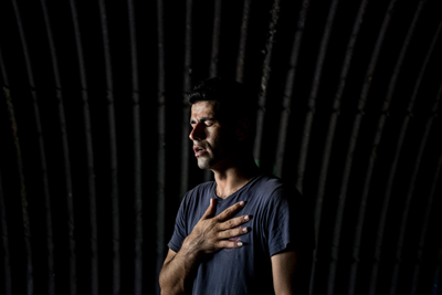 Karam Zahirian, um refugiado de 31 anos de Kermanshah, Irão, que está na ilha de Manus