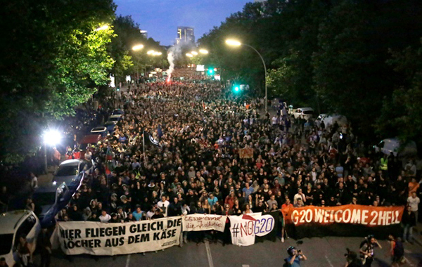 Cerca de 100 mil pessoas saíram às ruas