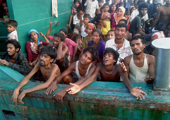 Refugiados rohingyas no mar de Andaman