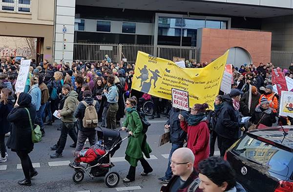 Aspecto da manifestação do Dia Internacional da Mulher em Berlim
