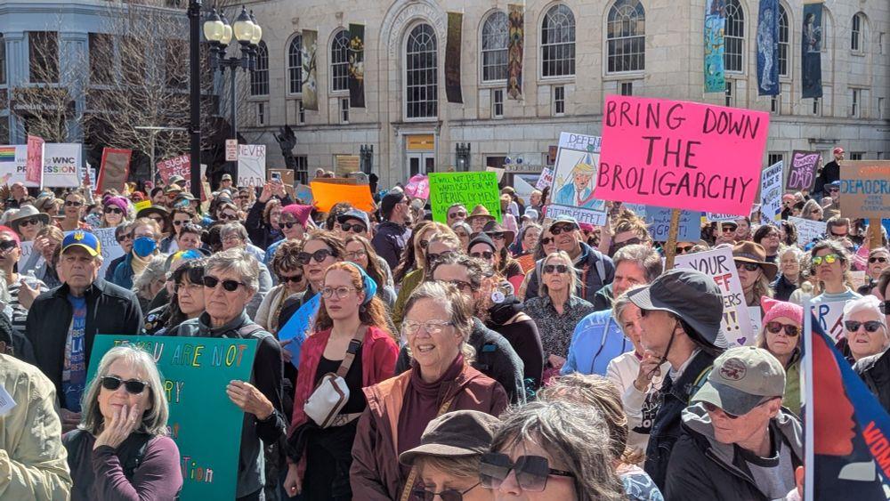 Dia Internacional da Mulher 2025, Asheville, Carolina do Norte