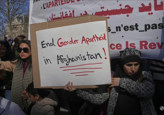 Protesto em Paris a favor das mulheres afegãs no Dia Internacional da Mulher 2025