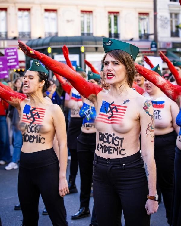 Protesto do grupo feminista radical FEMEN em Paris, França